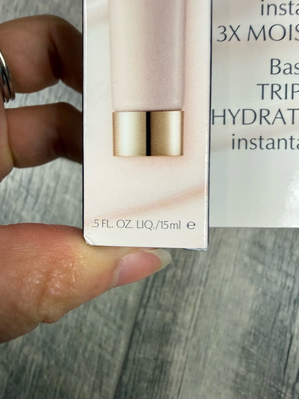 Ester Lauder Watery Glow Primer - Picture 4 of 5